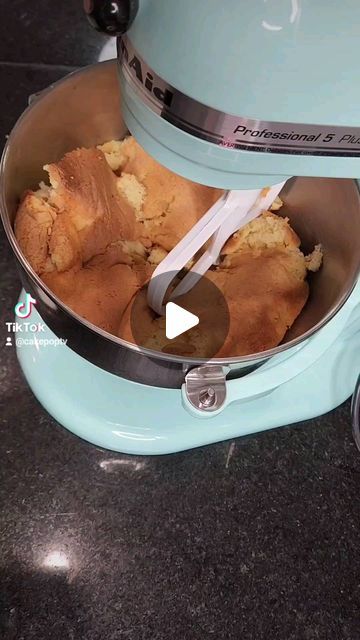 25K views · 2.3K likes | Alexandra Curry on Instagram: "My fail proof cake pop recipe. You're gonna love it. ❤️ 
#cakepoptv #cakepops #cakeballs #recipe #vanilla #cakepop #baker #tutorial" Cake Pop Tutorial, Cake Pop Recipe, Cake Balls, Cake Pop, Cakepops, Cake Pops, Love It, Vanilla, Cake