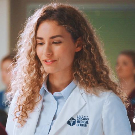 Chicago Med Sarah Reese, Dr Reese Chicago Med, Sarah Reese Chicago Med, Sarah Reese, Rachel Dipillo, Med Doctor, Oliver Platt, Alexa & Katie, Chicago Shows