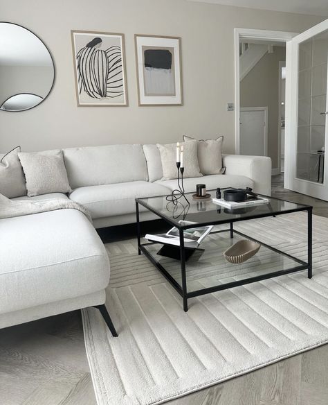 Home Grey Decor, Gray Flooring Dining Room, Light Gray Sofa Living Room Decor, Room With Black Accents, Living Room With Black Accents, White Living Room Inspiration, Grey And White Living Room, Grey Sofa Living Room, Black Living Room Decor