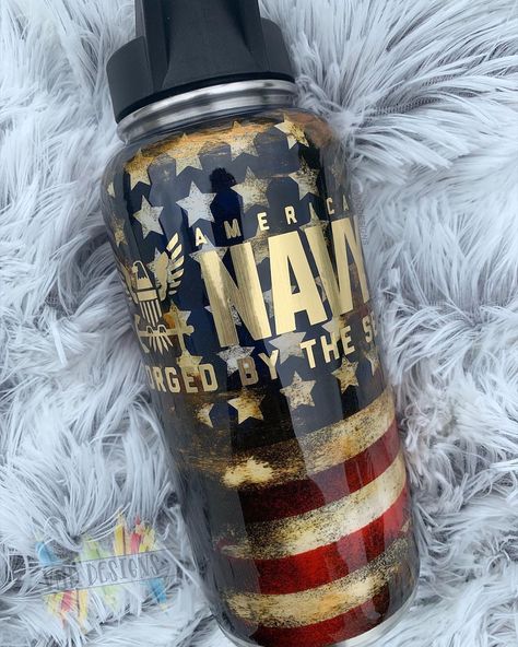 Dad Tumbler Ideas, Tumbler Inspiration, Resin Tumblers, Navy Mom, Glitter Tumblers, Custom Tumbler Cups, Cup Ideas, Tumbler Cups Diy, Mom Tumbler