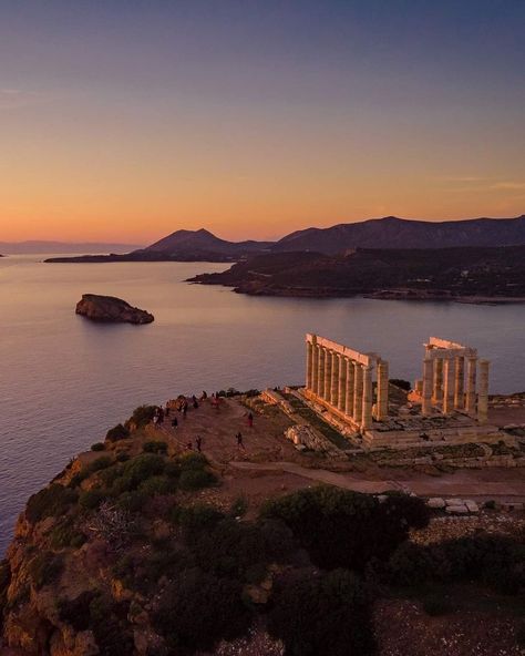 Drink in the lovely sunset view – in one of Attica’s best locations – having the ancient temple as a backdrop and facing the deep blue sea! #traveltogreece #Athens #Sounio #Greekescapes 🔹Follow 👉 @greekescapes Greek Estetic, Ancient Athens Aesthetic, Athens Temple, Ancient Athens, Athens City, The Deep Blue Sea, Ancient Temple, Travel Inspiration Destinations, Sunset View