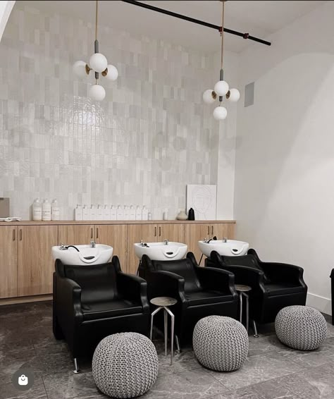 Salon Interior Design 2023, Salon And Spa Interior Design, Shampoo Station Ideas, Salon Backbar, Luxury Salon Interior Design, Salon Shampoo Area, Beauty Salon Stations, Welcome 2023, Salon Wallpaper