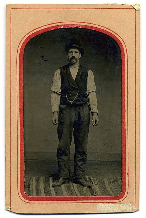 1880s Tintype - Saloon Bartender? Old West Bartender, Western Saloon Bar, Saloon Outfits, Bartender Uniform, Bartender Outfit, Saloon Bar, Faded Memories, Bar Tender, Victorian Bar