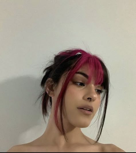 Pink Strands In Black Hair, Black Hair Pink Underneath, Pink Bangs Black Hair, Black And Pink Hair Short, Front Bangs Dyed, Jade West Hair, Goth Alt Aesthetic, Pink Underneath Hair, Egirl Hairstyles