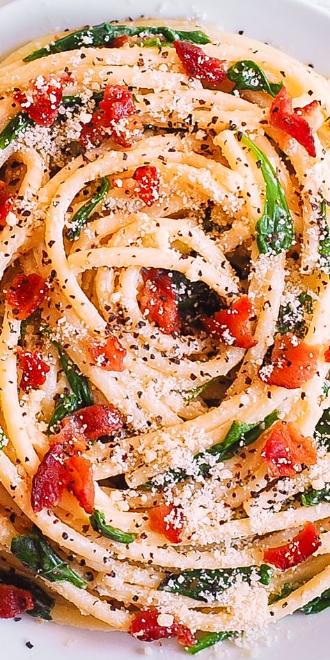 Bucatini Pasta with Black Pepper, Bacon, Spinach Easy Italian Dinner, Pepper Bacon, Pasta With Spinach, Bucatini Pasta, Garlic Parmesan Sauce, Creamy Parmesan Sauce, Parmesan Sauce, Pasta Dinners, Spinach Pasta