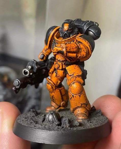 Orange Space Marine, Salamanders Space Marines, Warhammer Marine, Warhammer 40k Figures, Warhammer Figures, Warhammer Paint, Warhammer 30k, Warhammer 40k Art, Model Paint