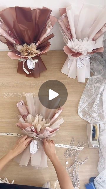 How To Wrap Bouquet With Paper, Wrap Bouquet Of Flowers, Buketi Flowers, Rose Flower Bouquet Gift, Single Rose Bouquet, Flower Bouquet Wrapping, Single Flower Bouquet, Diy Bouquet Wrap, Bouquet Tutorial