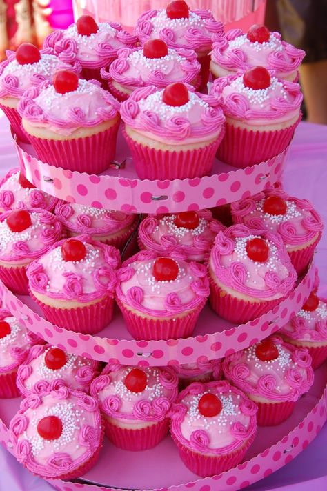 A pinkalicious cupcake tower!! how cute!! Pinkalicious Party, Types Of Desserts, Cupcake Birthday Cake, Cakes And Cupcakes, Cupcake Tower, Pink Foods, Pink Cupcakes, Pretty Birthday Cakes, Pink Sugar