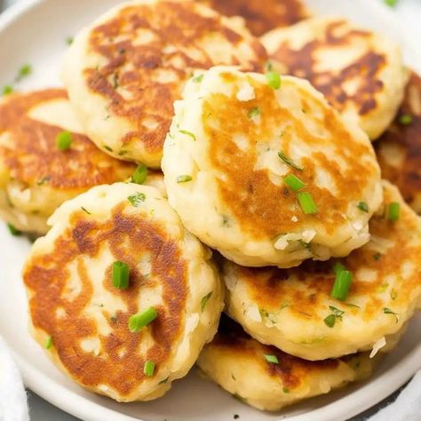 Leftover Mashed Potato Pancakes, Parmesan Potato Wedges, Mashed Potato Pancakes, Potatoe Pancake Recipe, Sauce For Salmon, Homemade Mashed Potatoes, Pork Salad, Crock Pot Desserts, Creamy Corn