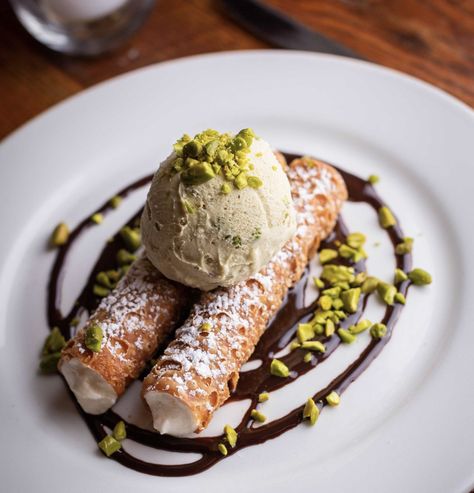 Sicilian Cannoli, Cannoli Recipe, Fine Dining Desserts, Gourmet Food Plating, Dessert Presentation, Fine Dining Recipes, Fancy Desserts, Cannoli, Food Presentation