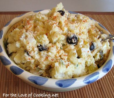 Mom's Potato Salad with a Twist Sour Cream Potato Salad, Black Olives Recipes, Quick Easy Salad, Deviled Egg Potato Salad, Sweet Salads, Sour Cream Potatoes, Homemade Potato Salads, Best Potato Salad Recipe, Red Potato Salad