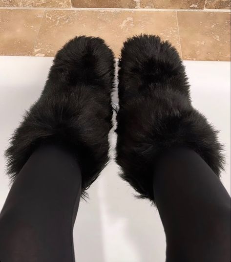 Black Fuzzy Boots, Fur Boots Black, Fur Boots Outfit, Fuzzy Shoes, Black Fur Boots, Dior Boots, Fluffy Boots, Fluffy Shoes, Fuzzy Boots