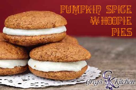 Pumpkin Spice Whoopie Pies Two Ingredient Cakes, Pumpkin Whoopie Pie Recipe, Whoopee Pie, Pumpkin Muffins Easy, Whoopie Pie Recipe, Pumpkin Whoopie Pies, Pumpkin Moon, Moon Pies, Pumpkin Muffin Recipes