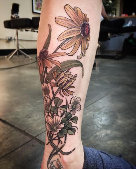 2,014 Likes, 20 Comments - Alice Kendall (@alicestattoos) on Instagram: “#blackeyedsusan and #woodsorrel for Liz! #botanical #garden #bouquet @wonderlandpdx” Botanical Tattoos, Wood Sorrel, Garden Bouquet, Plant Tattoo, Real Leaves, Black Eyed Susan, Jan 11, Arm Sleeve, Botanical Garden