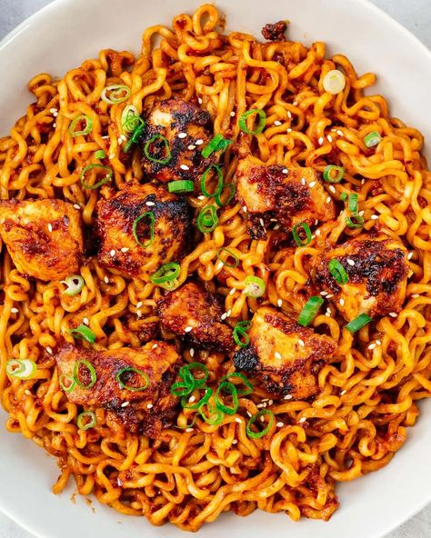 How to make Buldak Ramen at home · i am a food blog Buldak Ramen Recipe, Spicy Noodles Recipe, Buldak Ramen, Hot Chicken Flavor Ramen, Ramen Recipes Easy, Salty Food, Easy Ramen, Spicy Ramen, Spicy Noodles