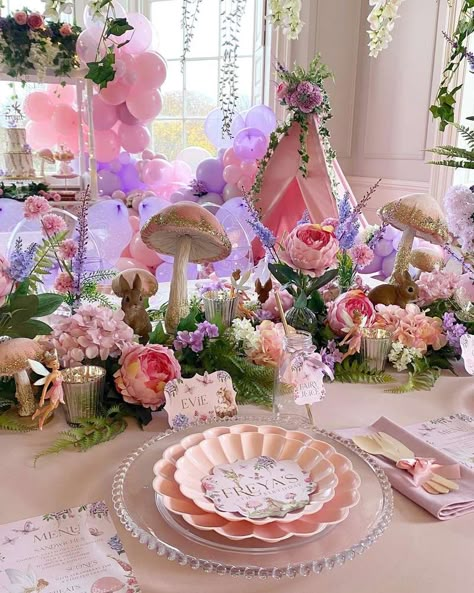 Pretty 1st Birthday Party, Fairy Birthday Party Table, Fairy Garden Table Setting, Fairy Party Table Setting, Fairytale Table Setting, Fairy Garden Birthday Party Ideas Decoration, Fairy Themed Table Decor, 1st Birthday Party Set Up Ideas, Fairy Birthday Table Set Up