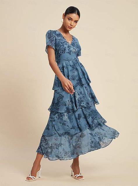 Wedding Guest Dress Floral, Floral Wedding Guest Dress, Garden Party Attire, Summer Dress Long, Flower Plants, Printed Casual Dresses, Wedding 2024, Wedding Beach, Dress Beach