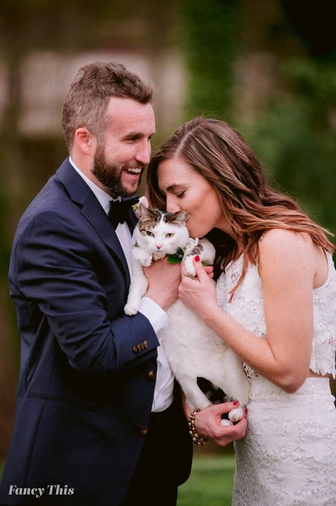 Wedding Photos With Cats, Wedding Puppies, Backyard Photography, Backyard Elopement, Small Wedding Photography, Funny Wedding Pictures, Backyard Wedding Ceremony, Bride Photos, Wedding Fur