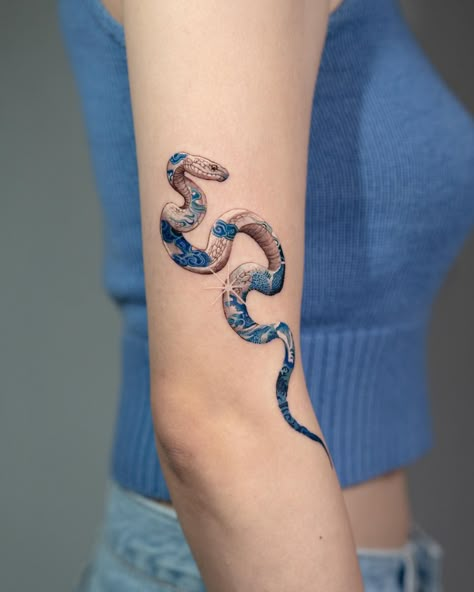 Q Tattoo, Blue Ink Tattoos, Colour Tattoo For Women, Insect Tattoo, Blue Tattoo, Geometric Tattoo Design, Gothic Tattoo, Gaming Tattoo, Tattoo Style Drawings