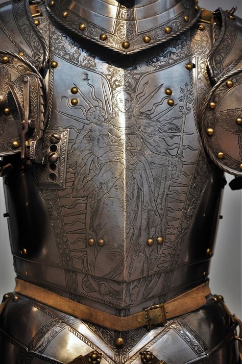 Breastplate detail of the armor of Archduke Ferdinand I of Austria, by Kunz Lochner, 1549. Historical Armor Medieval, Medevil Armour, Porcelain Armor, Historic Armor, Armor Aesthetic, Ceremonial Armor, Armor Breastplate, Gothic Armor, Armor Medieval