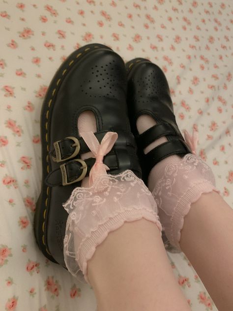 Angel Baby Outfit, Mary Jane Doc Martens, Mary Janes Outfit, Streetwear Fashion Women, Girly Fashion, Dream Shoes, Doc Martens, Korean Outfits, Wedding Guest Outfit