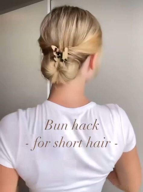 Short Hair Updo Tutorial, Hair Updos Tutorials, Short Hair Up, Short Hair Hacks, Short Hair Bun, Hair Bun Tutorial, Hair Upstyles, Style Hacks, Easy Hair Updos