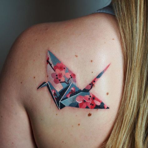 Origami Crane Tattoo, Paper Crane Tattoo, Origami Tattoo, Watercolor Rose Tattoos, Crane Tattoo, Kunst Tattoos, Origami Ball, Tattoo Magazine, Japanese Origami