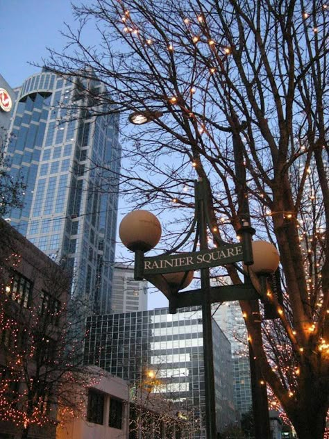 #Seattle Must See - ✈ #pikeplacemarket in #Washington, the most beautiful state in the Pacific Northwest🌲. #pnw 🌳 #tourism #tourismseattle 🛫 #travel #travelseattle #WashingtonState #whattosee #spaceneedle #emeraldcity #pacificnw #whattosee #pwntravel #greatwheel #seattlewaterfront #cityofseattle #waferry #ferry #Washingtonferry Engineering Basics, Seattle Aesthetic, Analytic Geometry, Seattle Downtown, Engineering Mechanics, Science Computer, Sleepless In Seattle, Seattle City, Moving To Seattle