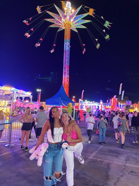 Fair Photo Inspiration, State Fair Instagram Pictures, Oc Fair Aesthetic, County Fair Pictures, Fair Photos Aesthetic, Cute Fair Pics With Friends, Carnival Pics With Friends, Fair Pictures Ideas Friends, Fair Pics With Friends