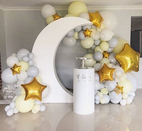 Twinkle Twinle little star baby shower balloon garland decoration, white, gold, pastel yellow and grey  Photo by WISH DUST BALLOONS ✨ in Sydney, Australia Gray Balloon Garland, Balloon Garland Birthday, Baby Shower Balloon Arch, Garland Birthday, Twinkle Twinkle Baby Shower, Grey Baby Shower, Girls Birthday Party Decorations, Transparent Balloons, Gender Reveal Balloons