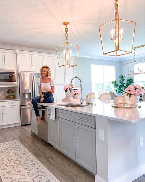 Life On Cedar Lane, Best Hacks, Farmhouse Kitchen Island, Kitchen Counter Stools, Deco Studio, Serena And Lily, White Cabinets, Clean Kitchen, Kitchen Room