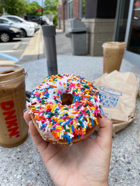 Donut Astetic, Treats Aesthetic, Sprinkle Donut Aesthetic, Rainbow Sprinkle Donut, Ice Cream With Sprinkles Aesthetic, Chocolate Sprinkle Donut, Rainbow Sprinkle, Beauty Vibes, Bakery Decor