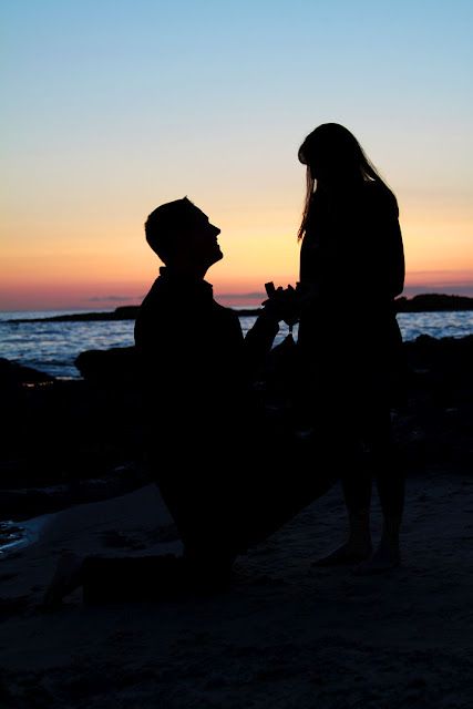 Proposal Silhouette, Wedding Proposals Beach, Beach Proposal Simple, Dream Proposal Beach, Proposing At The Beach, Marriage Proposal Beach, Cute Proposal Ideas, Beach Proposal, Silhouette Photography