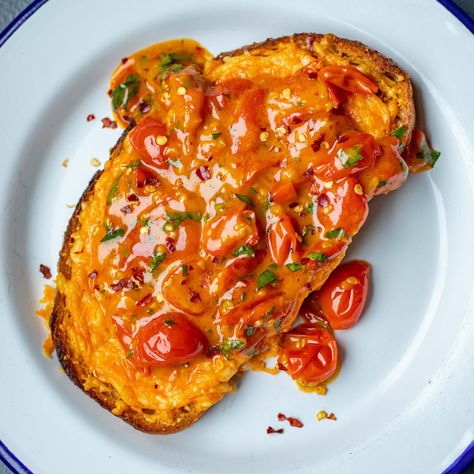 Mob — Buttery Tomatoes on Cheese on Toast Sourdough Tomato Toast, Things On Toast, Toasted Bread Recipes, Easy Toast Ideas, Tomato On Toast, Burrata Toast, Toast Butter, Gourmet Toast, Fancy Toast