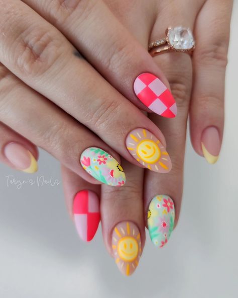 Discover The 7 Cutest Summer Nail Art Designs That You Can Try This Season - VIVA GLAM MAGAZINE™ Crazy Summer Nails Neon, Summer Nail 2024, Summer Nail Designs 2024, Summertime Nails, Summer Nail Art Designs, Summer Nail Art, Viva Glam, Nail Art Designs Summer, Summery Nails