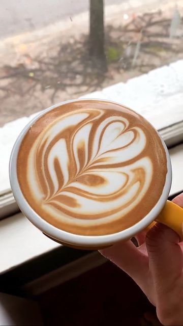 Coffee | Latte | Cappuccino on Instagram: "You must save and try it! Absolutely love this Slowsetta latte art by @unobstructed.art Follow @latteart.vids for more ☕💖 . . . . #coffee #coffeelover #caffineaddict #caffine #arabicacoffee #robusta #coffeedaily #latte" Cappuccino Art, Espresso Love, Coffee Mood, Arts Project, Aesthetic Drinks, Coffee Latte Art, Coffee Tattoos, Coffee Obsession, Caramel Macchiato