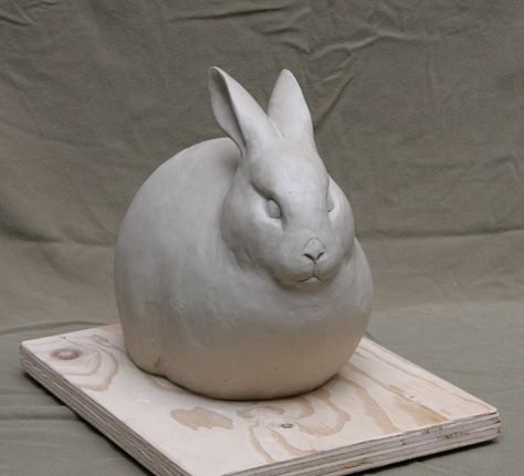 clay rabbit sculpture - Google Search Rabbit Ceramic Sculpture, Bunny Sculpture Clay, Ceramic Animals Sculpture Clay, Round Animals, Clay Rabbit, Pottery Rabbit, Clay Bunny, Handbuilt Pottery, Clay Arts