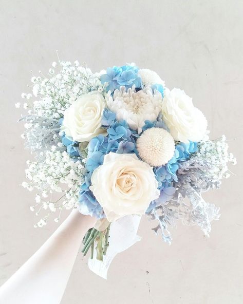 Wedding Bucket Flowers, Blue Hydrangea Wedding Bouquet, Bucket Flowers, Hydrangea Bridal Bouquet, Wedding Bouquets Diy, Wedding Bucket, Blue Hydrangea Wedding, Wedding Bouquets Ideas, Dress Preservation