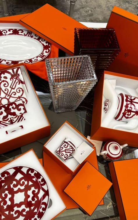 Hermes Home Decor, Hermes Tableware, Khaleeji Lifestyle, Girly Core, Pr Boxes, Hermes Home, Wish Board, Rich Girl Lifestyle, Girl Lifestyle