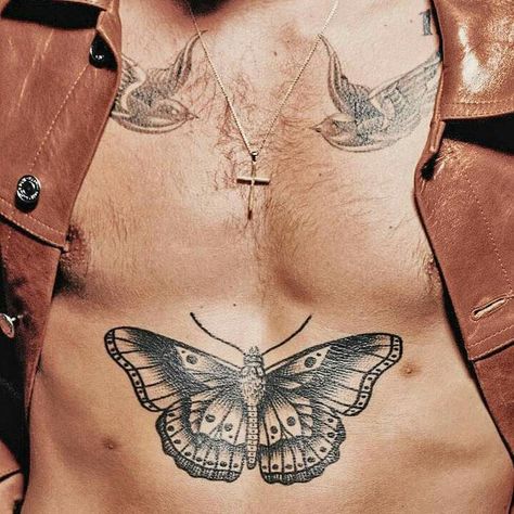 Harry Styles Butterfly Tattoo, Harry Styles Butterfly, Harry Styles Tattoos, Tattoo Butterfly, Piercing Tattoo, Harry Edward Styles, Edward Styles, Butterfly Tattoo, Lotus Flower Tattoo