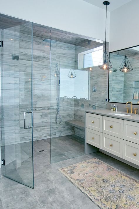 Large Grey Floor Shaker Cabinet Quartz Counters Hinged Shower Door Shower With Bench, Tiles Architecture, Transitional Bathroom Design, Black Tile Bathrooms, Modern Bathroom Designs, Walk In Shower Ideas, Sparkle Bathroom, Shower Ideas With Bench, Modern Bathroom Ideas