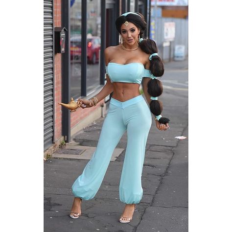 Jasmine Cosplay, Princess Jasmine Cosplay, Chloe Khan, Disney Jasmine, Princess Jasmine, Halloween Outfit, Cosplay Dress, Female Poses, Aladdin