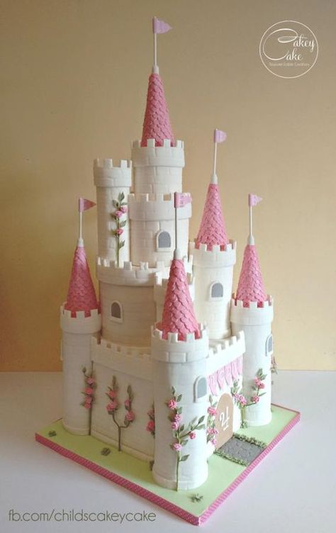 Disney Princess Cake - Throwing a princess party for your little one? You're going to need a birthday cake and if these amazing Disney princess cakes don't inspire you, nothing will! Princess Castle Birthday Cake, Castle Cakes, Bolo Rapunzel, Disney Princess Birthday Cakes, Castle Birthday Cakes, Cake Paris, Castle Birthday, Princess Castle Cake, Rapunzel Birthday