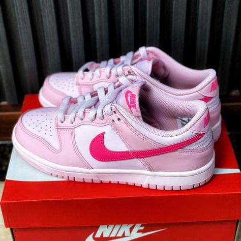 Nike dunk "Sakura Powder" women's sneakers Nike Dunk Low Triple Pink, Nike Leather, Pink Nike Shoes, Pretty Sneakers, Pretty Shoes Sneakers, Nike Waffle, Cute Nike Shoes, Pink Nike, Nike Sneakers Women