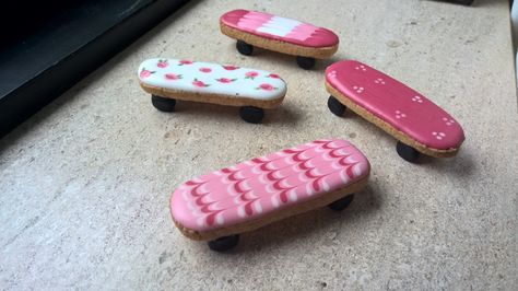 Skateboard Cookies, Skateboard Birthday Cake, Skateboard Birthday Party, Fun Snack Ideas, Sugar Cookie Inspiration, Skateboard Birthday, Cookie Tutorials, Decorating Cookies, Cookie Inspiration