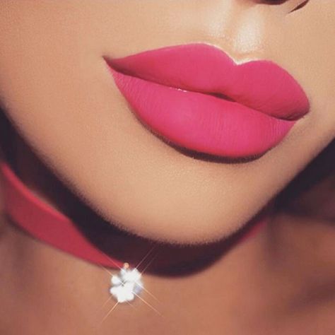 Beauty Entrepreneur, Hot Pink Lips, Kylie Lips, Pink Choker, Natural Blush, Catty Noir, Pink Lip Gloss, Kissable Lips, Pink Lipstick