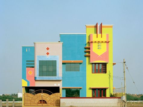 These Houses Incited the Post-Modern Anarchy of the '80s - Curbed Indian Houses, Memphis Milano, Philip Johnson, Ludwig Mies Van Der Rohe, Tadao Ando, Renzo Piano, Memphis Design, Indian Homes, Indian Architecture