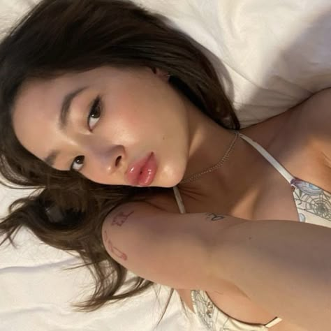 holly lim icon ✦ @hollyylim on instagram Holly Lim, Icon Pfp Aesthetic, Prettiest Celebrities, Pfp Aesthetic, Pretty Females, Pink Girly Things, Aesthetic Women, Icon Pfp, How To Pose