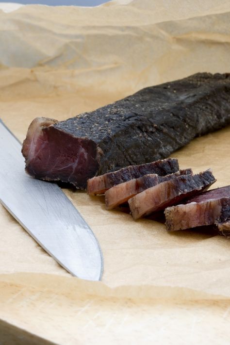 Biltong Recipe South Africa, South African Biltong, How To Make Biltong At Home, Biltong Recipe Dehydrator, Droe Wors, Biltong Recipe, Venison Jerky, Trail Food, Making Jerky