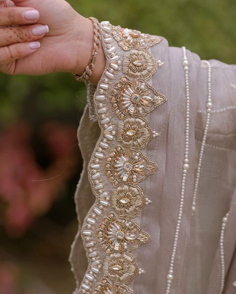 Dupatta Designs Ideas, Simple Dress For Girl, Embroidery Sarees, Beautiful Bridal Dresses, Hand Work Design, Embroidery Fashion Detail, Simple Hand Embroidery Patterns, Velvet Dress Designs, Hand Beaded Embroidery